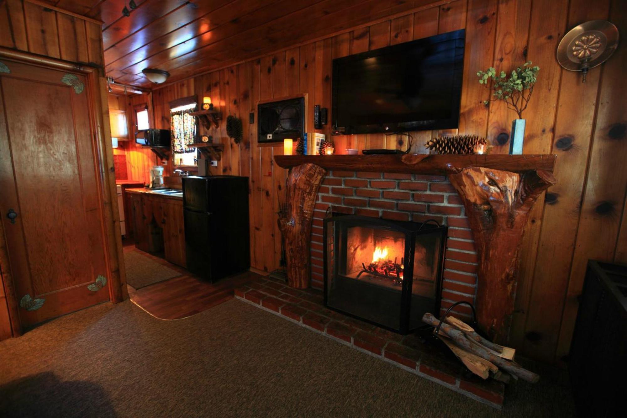 Sleepy Hollow Cabins And Hotel Crestline Buitenkant foto
