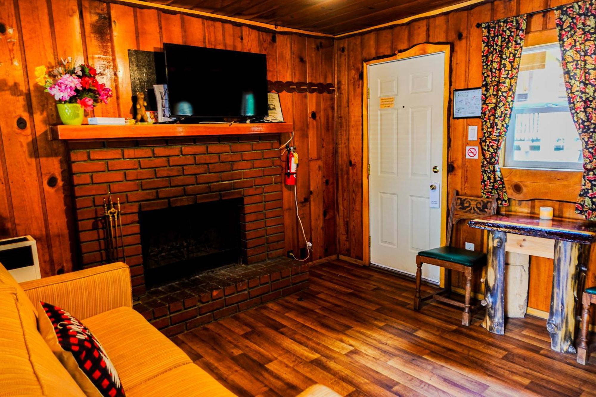 Sleepy Hollow Cabins And Hotel Crestline Buitenkant foto