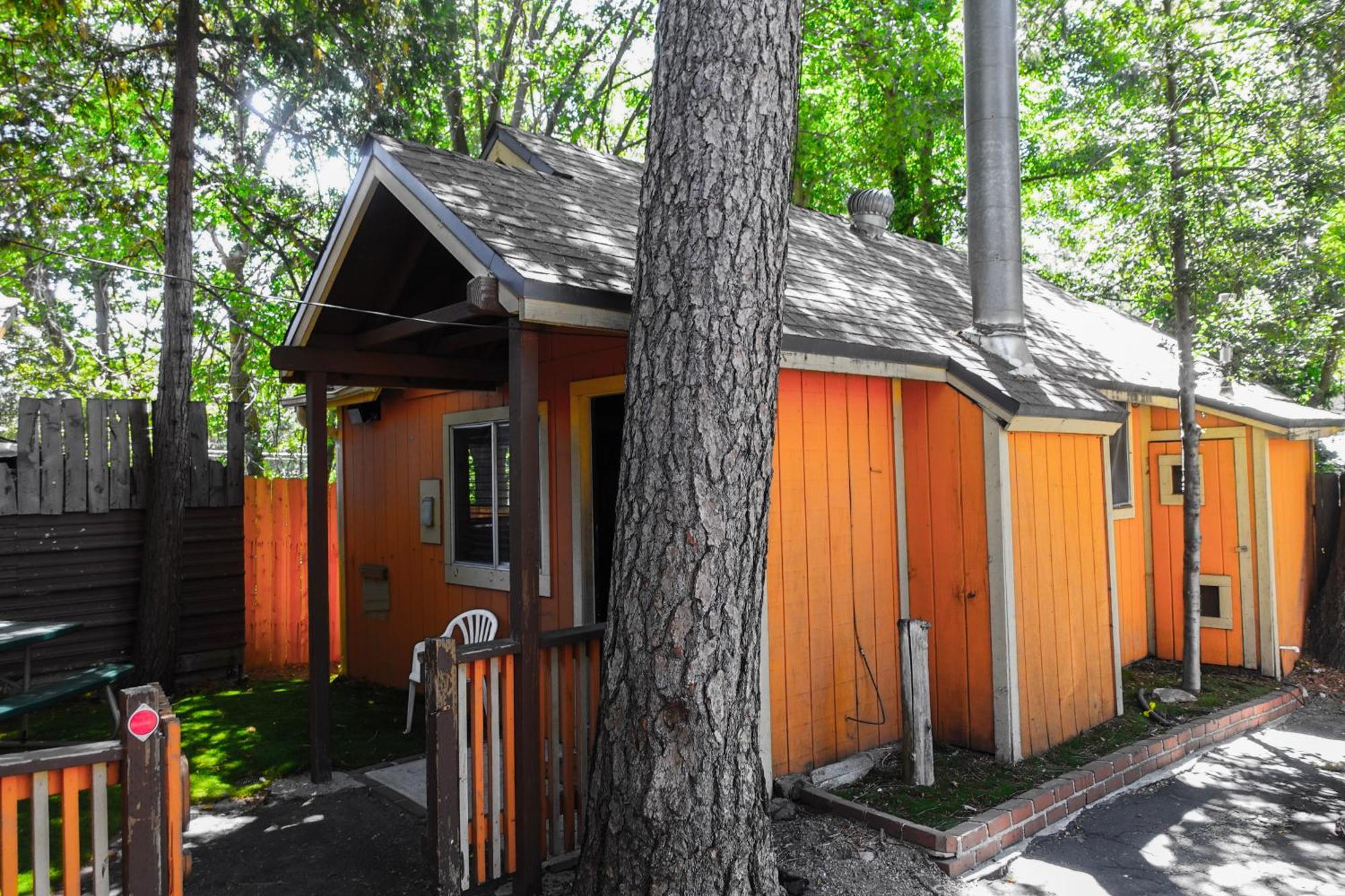 Sleepy Hollow Cabins And Hotel Crestline Buitenkant foto