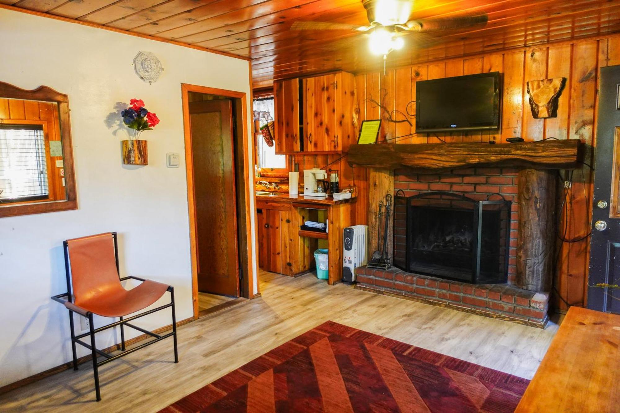Sleepy Hollow Cabins And Hotel Crestline Buitenkant foto