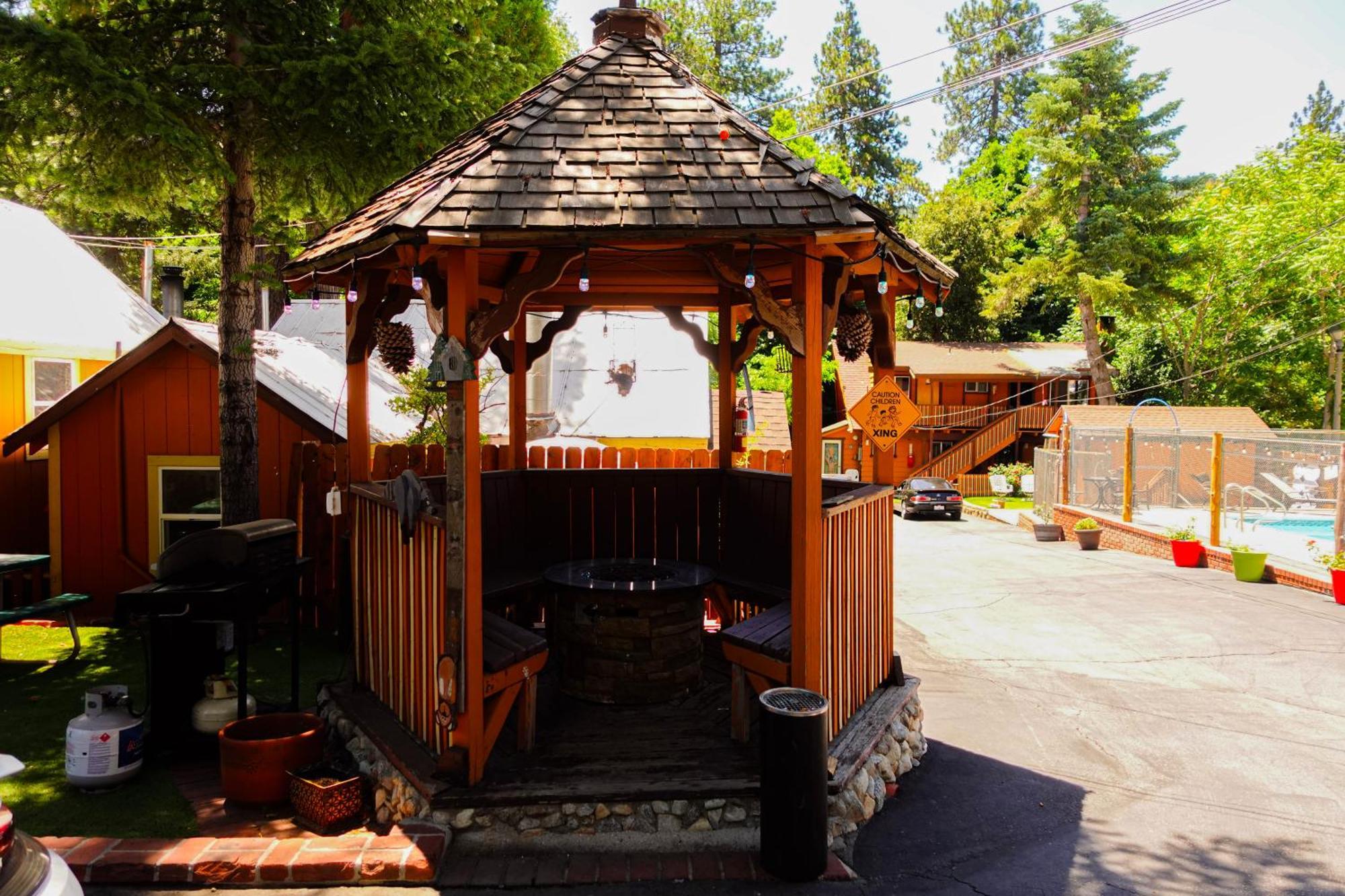 Sleepy Hollow Cabins And Hotel Crestline Buitenkant foto